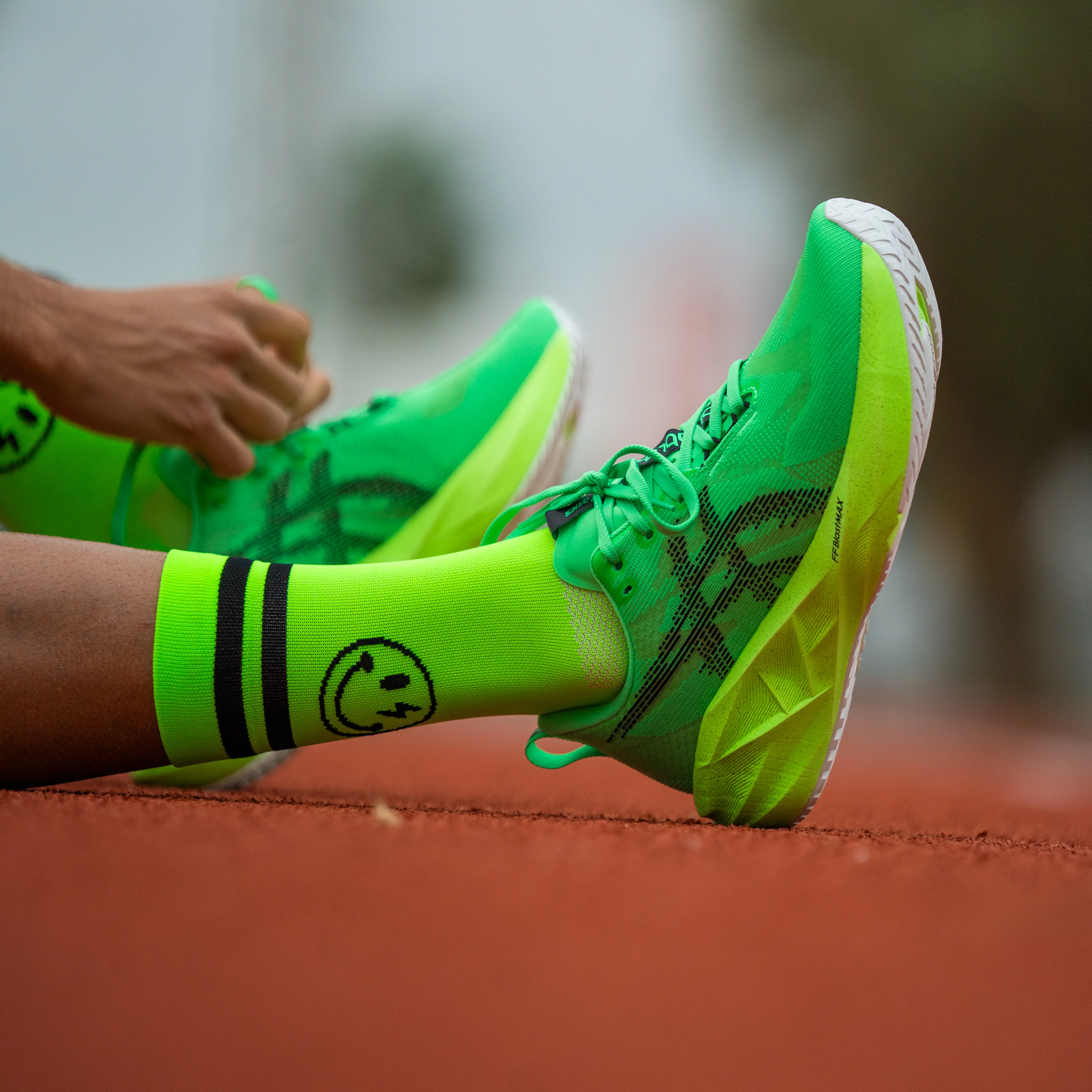 ELECTRIFIED GREEN - CALCETÍN RUNNING - Image 2